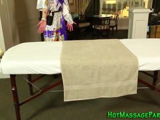 Excellent asian masseuse sucks