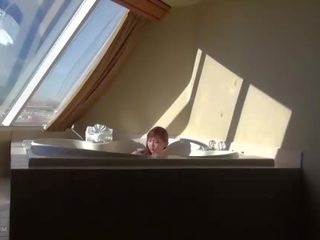 Menarik remaja: hot-tub mengusik mesin