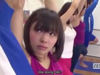 Subtitriem japānieši joga strečings klase trakas erekcija