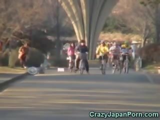 ダーリン ホヤ 上の a bike で 公共!