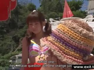 Japans serveerster aoyama aangenaam haar baas