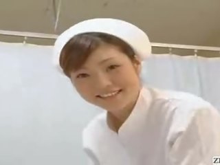 Bewitching asiática enfermeira