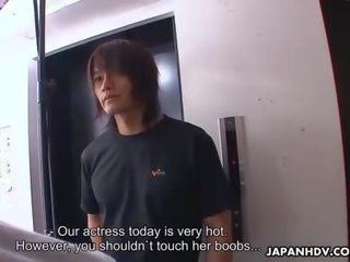 Enorme johnson para um uniformed japonesa amada