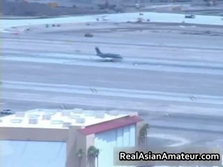 Aasia stunner imeb bigcock sisse a airport