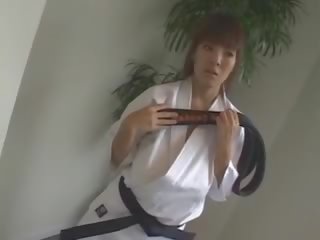 Hitomi tanaka. internieren klasse karate.