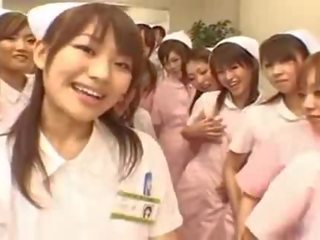 Aasialaiset sairaanhoitajat nauttia seksi klipsi päällä toppi