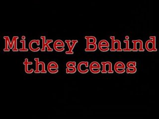 Mickey di belakang yang adegan